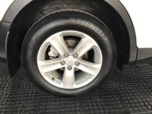 Toyota RAV4 2.2D-4D AWD VX - Image 12
