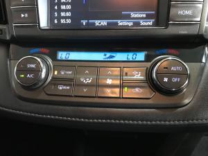 Toyota RAV4 2.2D-4D AWD VX - Image 16