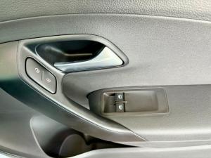 Volkswagen Polo Vivo hatch 1.4 Life - Image 9