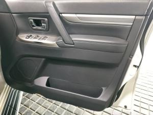 Mitsubishi Pajero 5-door 3.2DI-D GLS - Image 15