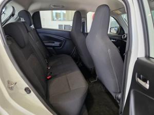 Toyota Vitz 1.0 XR manual - Image 8