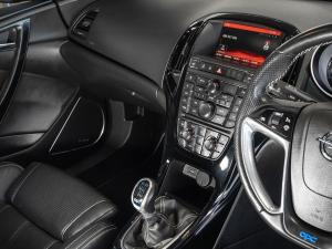 Opel Astra OPC - Image 12
