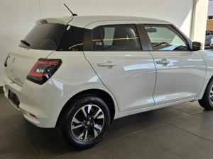Suzuki Swift 1.2 GLX auto - Image 4