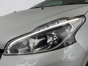 Peugeot 208 1.2T Puretech GT Line automatic 5-Door - Image 3