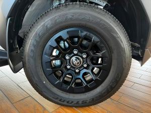 Toyota Hilux 2.8GD-6 double cab Raider 4x4 - Image 12