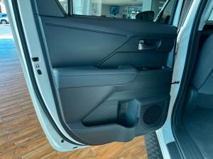 Toyota Hilux 2.8GD-6 double cab Raider 4x4 - Image 13