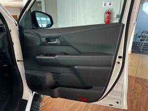 Toyota Hilux 2.8GD-6 double cab Raider 4x4 - Image 20