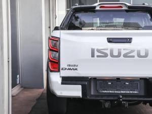 Isuzu D-Max 3.0TD double cab V-Cross 4x4 - Image 13