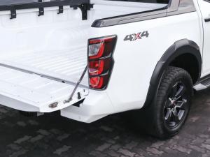 Isuzu D-Max 3.0TD double cab V-Cross 4x4 - Image 17