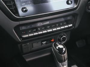 Isuzu D-Max 3.0TD double cab V-Cross 4x4 - Image 30