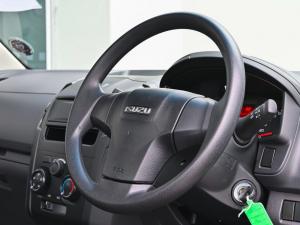 Isuzu D-Max Gen 6 250C single cab Fleetside - Image 7