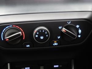 Hyundai i20 1.0T Fluid manual - Image 15
