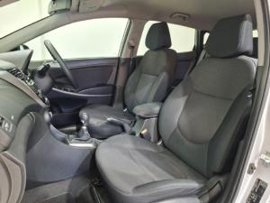 Hyundai Accent sedan 1.6 Fluid - Image 10
