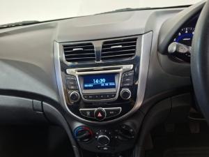 Hyundai Accent sedan 1.6 Fluid - Image 12