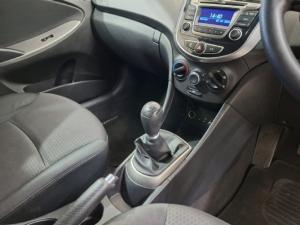 Hyundai Accent sedan 1.6 Fluid - Image 13
