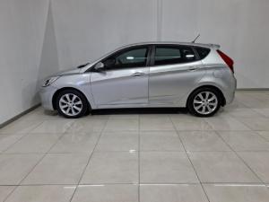 Hyundai Accent sedan 1.6 Fluid - Image 2