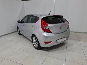 Hyundai Accent sedan 1.6 Fluid - Image 3