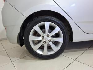 Hyundai Accent sedan 1.6 Fluid - Image 7