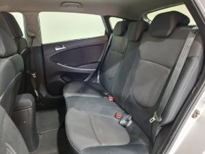 Hyundai Accent sedan 1.6 Fluid - Image 8