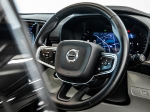 Volvo XC40 B4 Plus Dark - Image 11