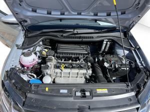Volkswagen Polo Vivo hatch 1.6 Life - Image 9