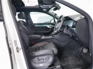 Volkswagen Touareg V6 TDI Executive R-Line - Image 12