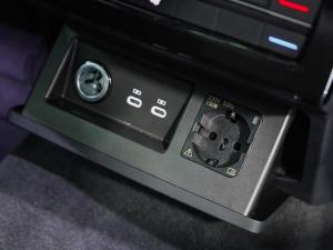 Volkswagen Touareg V6 TDI Executive R-Line - Image 17