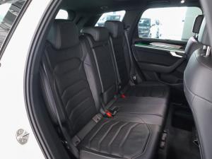 Volkswagen Touareg V6 TDI Executive R-Line - Image 19