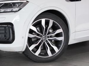 Volkswagen Touareg V6 TDI Executive R-Line - Image 2