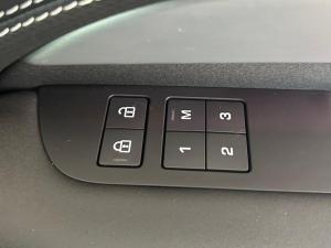 Land Rover Discovery D350 Dynamic HSE - Image 11