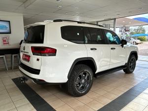 Toyota Land Cruiser 300 3.3D GR-Sport - Image 2