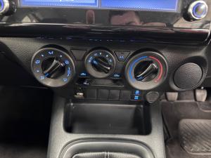 Toyota Hilux 2.4GD-6 Xtra cab Raider manual - Image 14