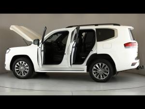 Toyota Land Cruiser 300 3.3D ZX - Image 26