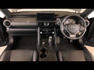 Lexus IS 300h SE - Image 6