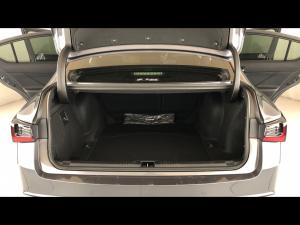 Lexus IS 300h SE - Image 13