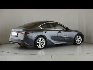 Lexus IS 300h SE - Image 2