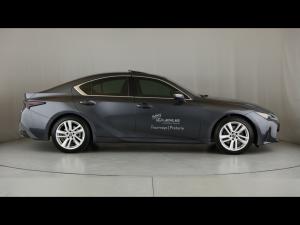 Lexus IS 300h SE - Image 3