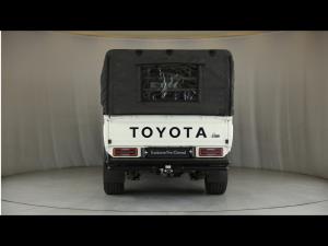 Toyota Land Cruiser 79 2.8GD-6 double cab auto - Image 5