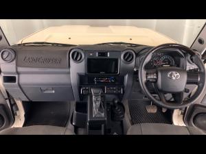Toyota Land Cruiser 79 2.8GD-6 double cab auto - Image 6