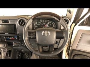 Toyota Land Cruiser 79 2.8GD-6 double cab auto - Image 8