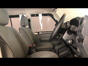Toyota Land Cruiser 79 2.8GD-6 double cab auto - Image 10