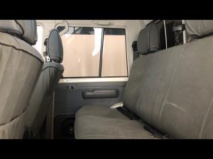 Toyota Land Cruiser 79 2.8GD-6 double cab auto - Image 11