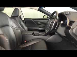 Lexus ES 250 EX - Image 10