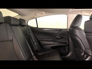Lexus ES 250 EX - Image 12