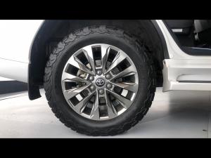 Toyota Land Cruiser 300 3.3D ZX SE - Image 20
