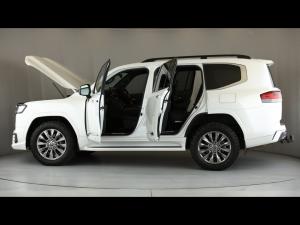 Toyota Land Cruiser 300 3.3D ZX SE - Image 26