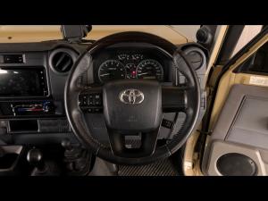 Toyota Land Cruiser 79 4.5D-4D V8 double cab LX - Image 8