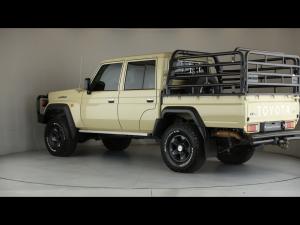 Toyota Land Cruiser 79 4.5D-4D V8 double cab LX - Image 21