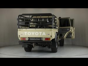 Toyota Land Cruiser 79 4.5D-4D V8 double cab LX - Image 24