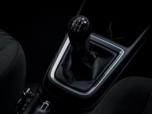 Suzuki Swift 1.2 GLX manual - Image 18